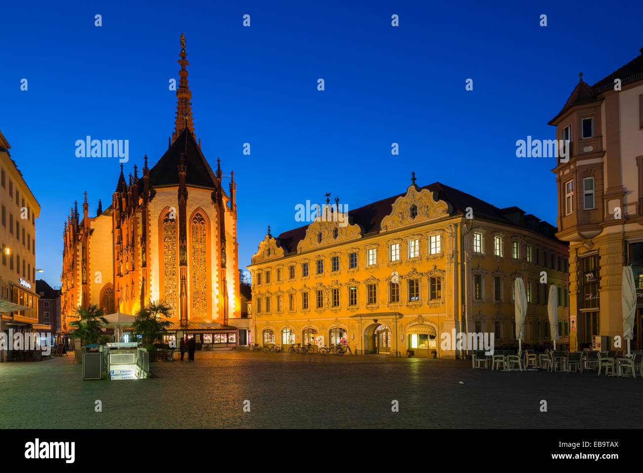 The illuminated Falkenhaus building and the Marienkapelle church, Market Square, historic centre, at night, Würzburg, Bavaria Stock Photo