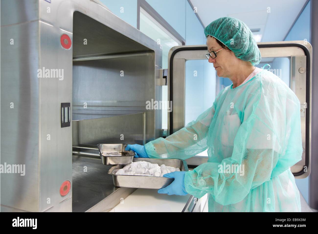 SAS window, Preparation of drugs, Clean room, Pharmacy, Hospital