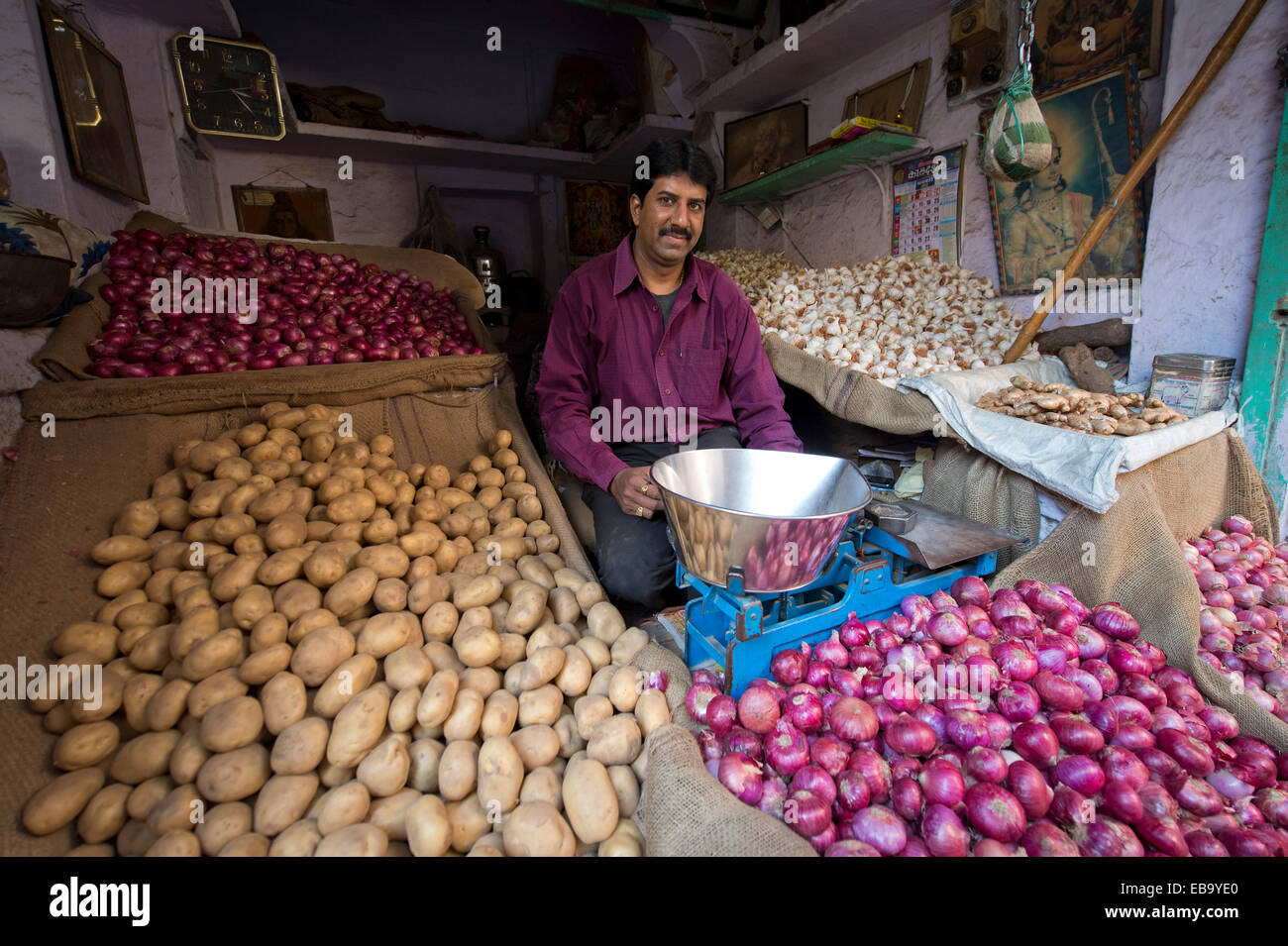 Potato and onion trader at his market stand, Jodhpur, Rajasthan, India Stock Photo