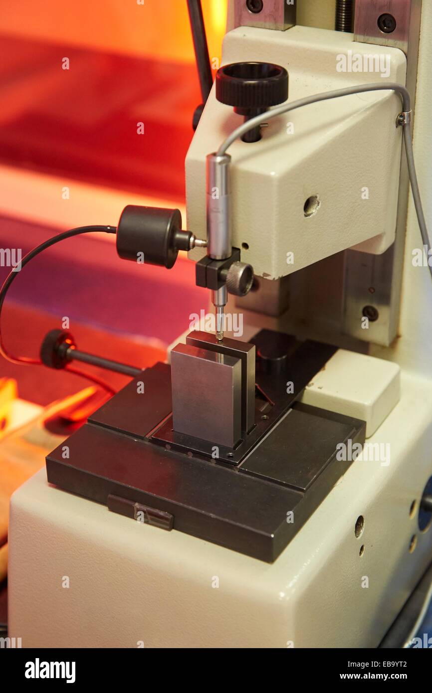 Electronic comparator dual probe. Calibrations service. Dimensional
