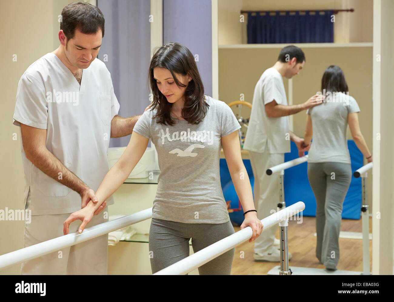 Gait training in parallel Gym Physiotherapy medical center Donostia San