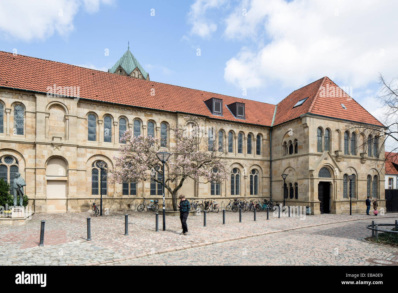 Cathedral of St. Peter, Forum am Dom with Domschatzkammer cathedral treasury, Diocesan Museum and Diocesan Library, Osnabrück Stock Photo