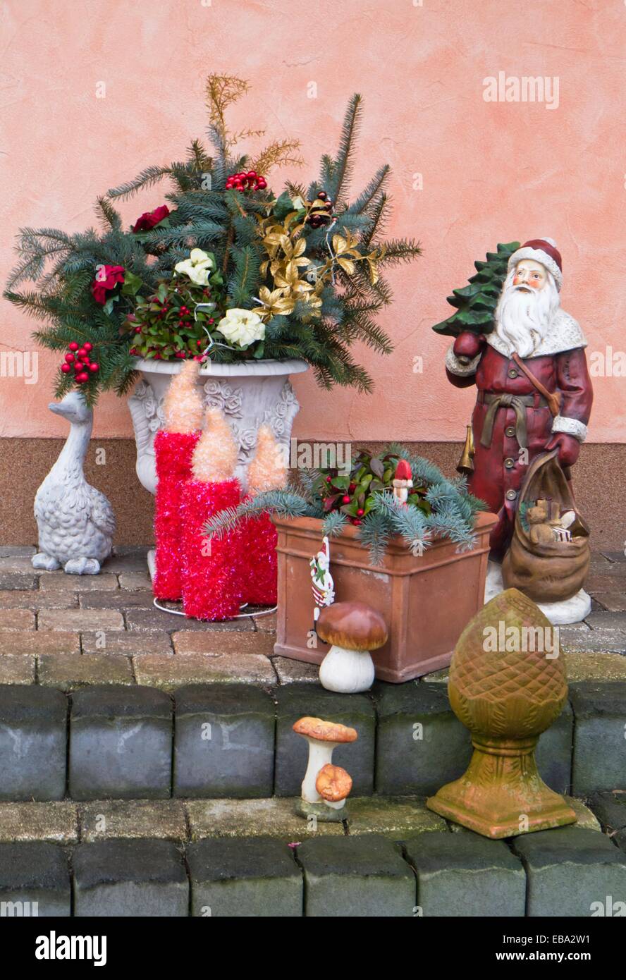 Santa claus sculpture hi-res stock photography and images - Alamy