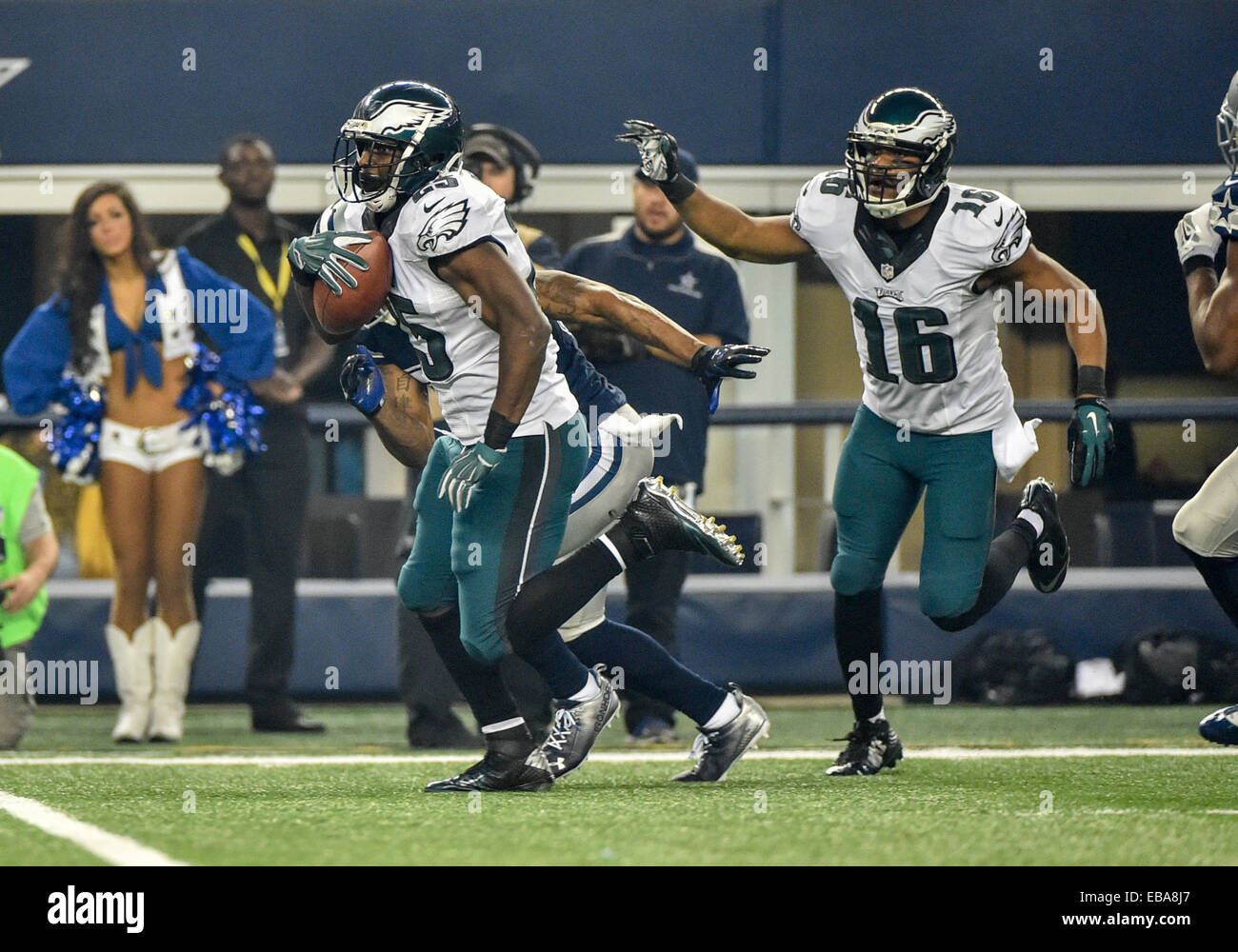 Dallas Cowboys wide receiver CeeDee Lamb (88) carries the ball against the  Washington Commanders during an NFL football game in Arlington, Texas,  Sunday, Oct. 2, 2022. (AP Photo/Ron Jenkins Stock Photo - Alamy