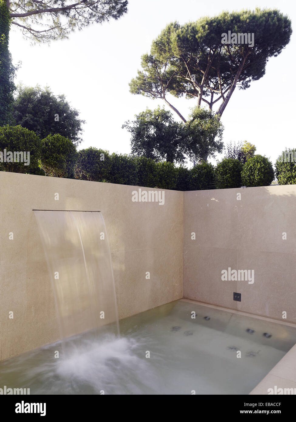 Private spa in a luxury house with view on the garden Stock Photo - Alamy - Private Luxury Off-Grid Penthouse With Outdoor Spa