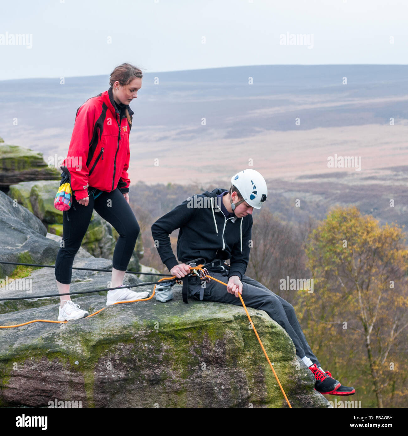 Young rock climbers on Birchen Edge in The Peak District of Derbyshire Stock Photo