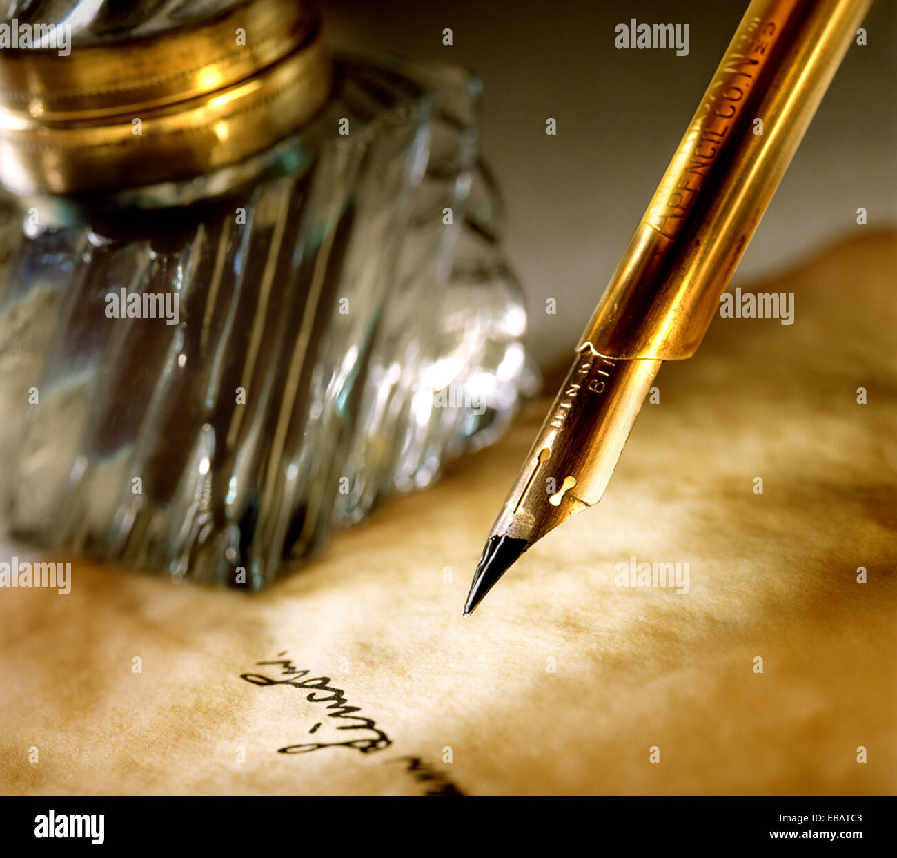 Ink pot and pen hires stock photography and images Alamy