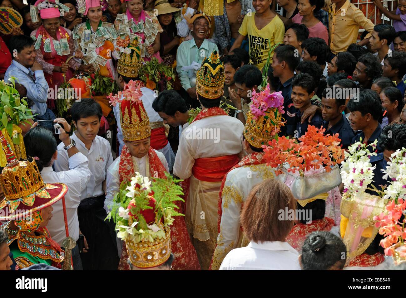 The Brothers Gold  The biggest Nat ritual is held in Taungbyon, about twenty kilometers north of Wagung, in august, for six Stock Photo