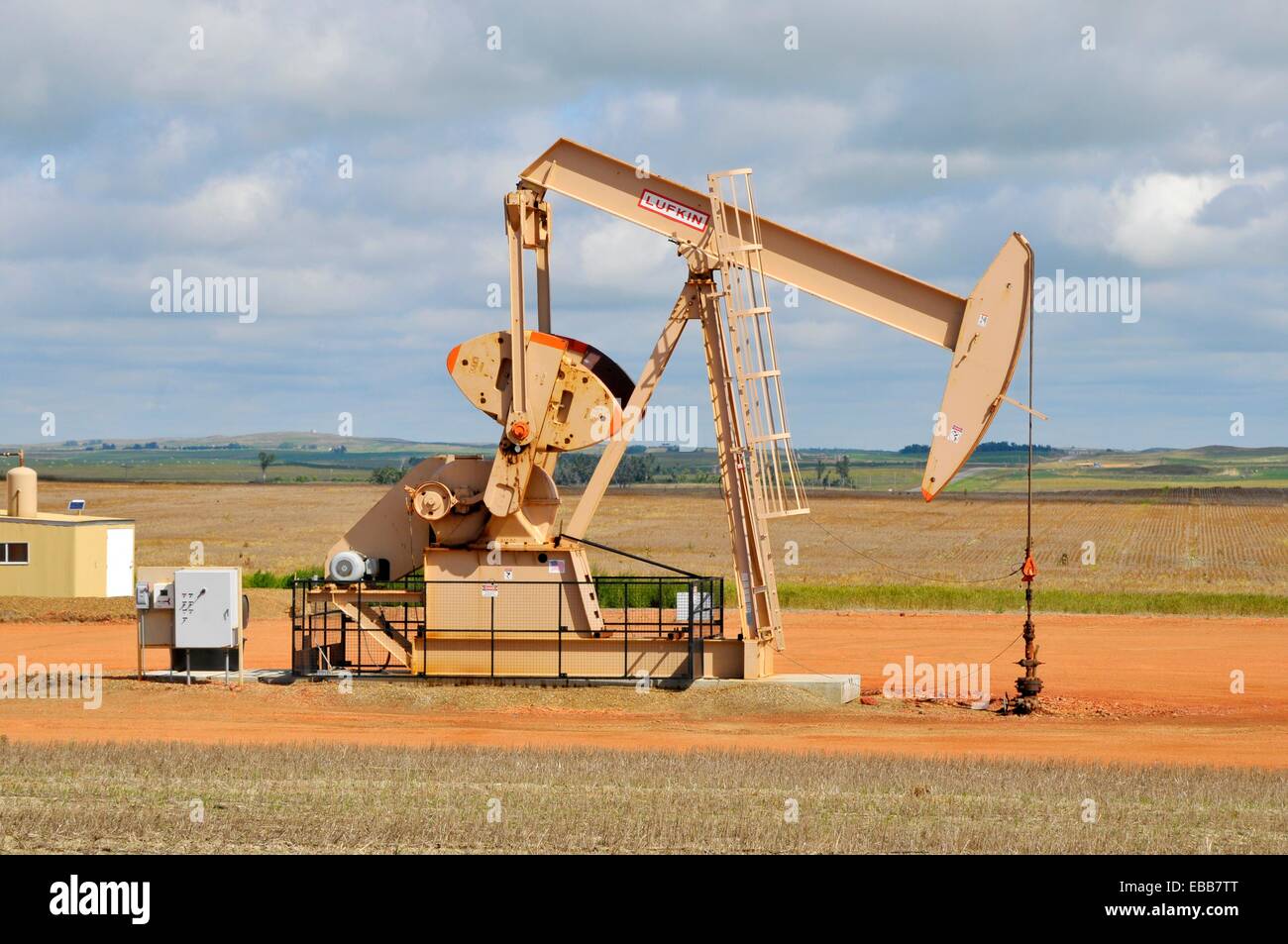 Natural gas pumping station and tanks, North Dakota, USA Stock Photo