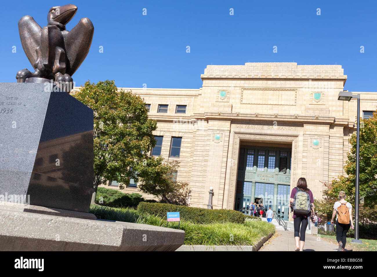 College students coming and going from Strong Hall, University of Kansas, Lawrence, Kansas Stock Photo