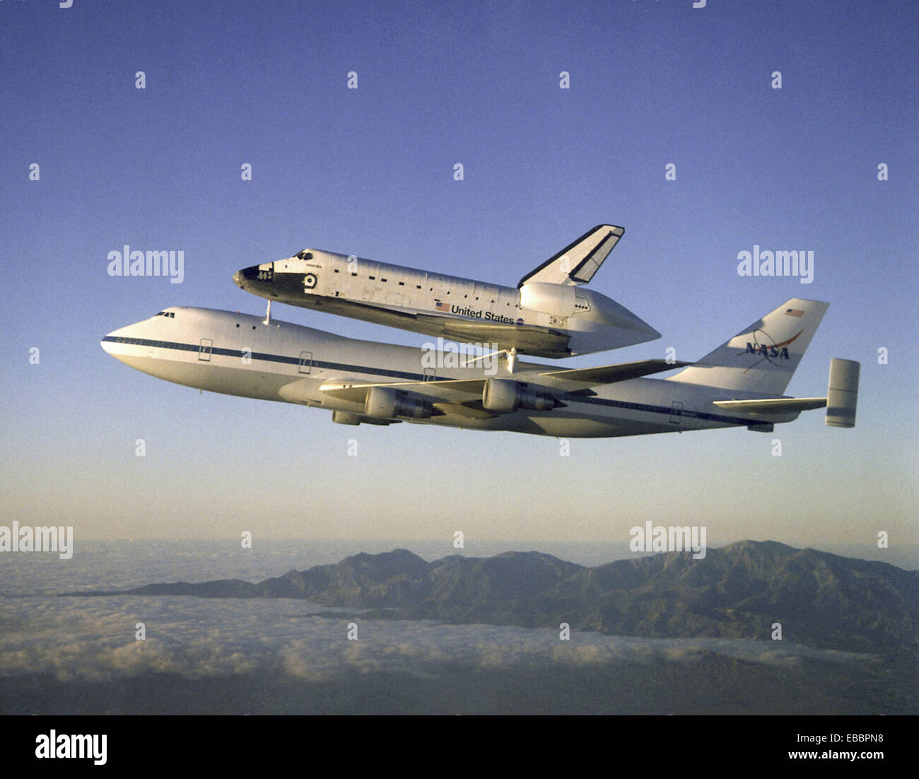 Shuttle Atlantis returning to Kennedy Space Center. The Space Shuttle Atlantis atop the Shuttle Carrier Aircraft (SCA) returns Stock Photo
