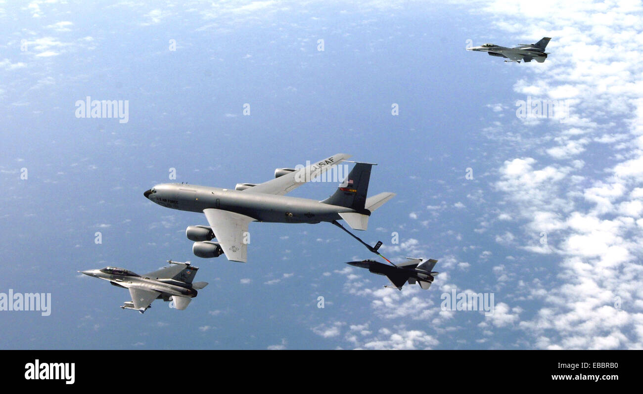 An F-16 Fighting Falcon refuels from a KC-135 Stratotanker over Peru in ...