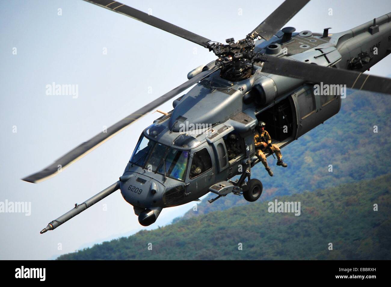 https://c8.alamy.com/comp/EBBRXH/members-of-the-33rd-rescue-squadron-fly-an-hh-60g-pave-hawk-at-osan-EBBRXH.jpg