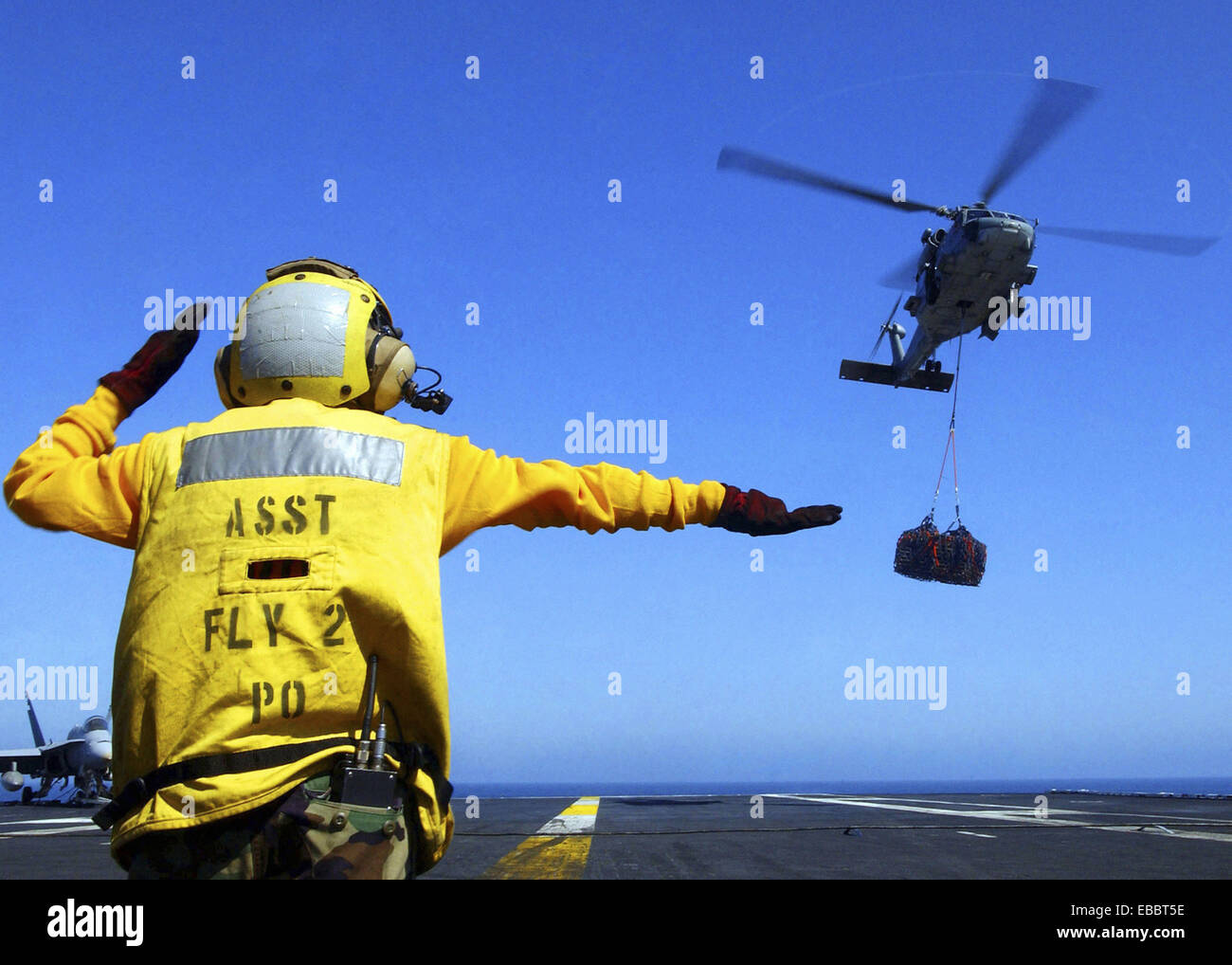 Pacific Ocean (June 30, 2006) Aviation Boatswain´s Mate Handling 2nd