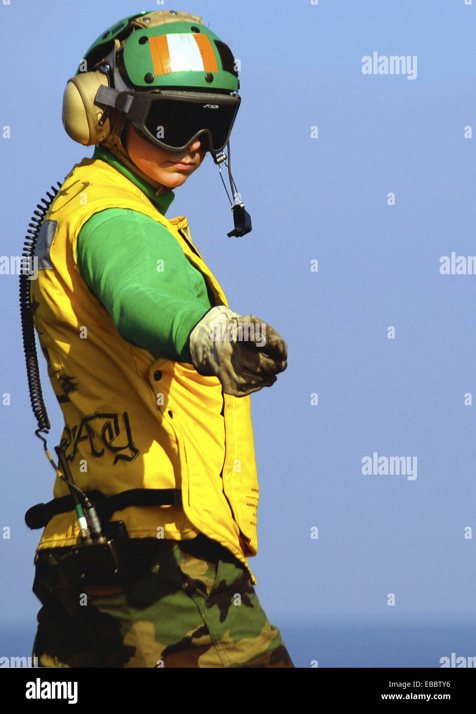 GULF OF OMAN (Nov. 1, 2008) Aviation Boatswain´s Mate (Equipment) 3rd Class Nancey Germann