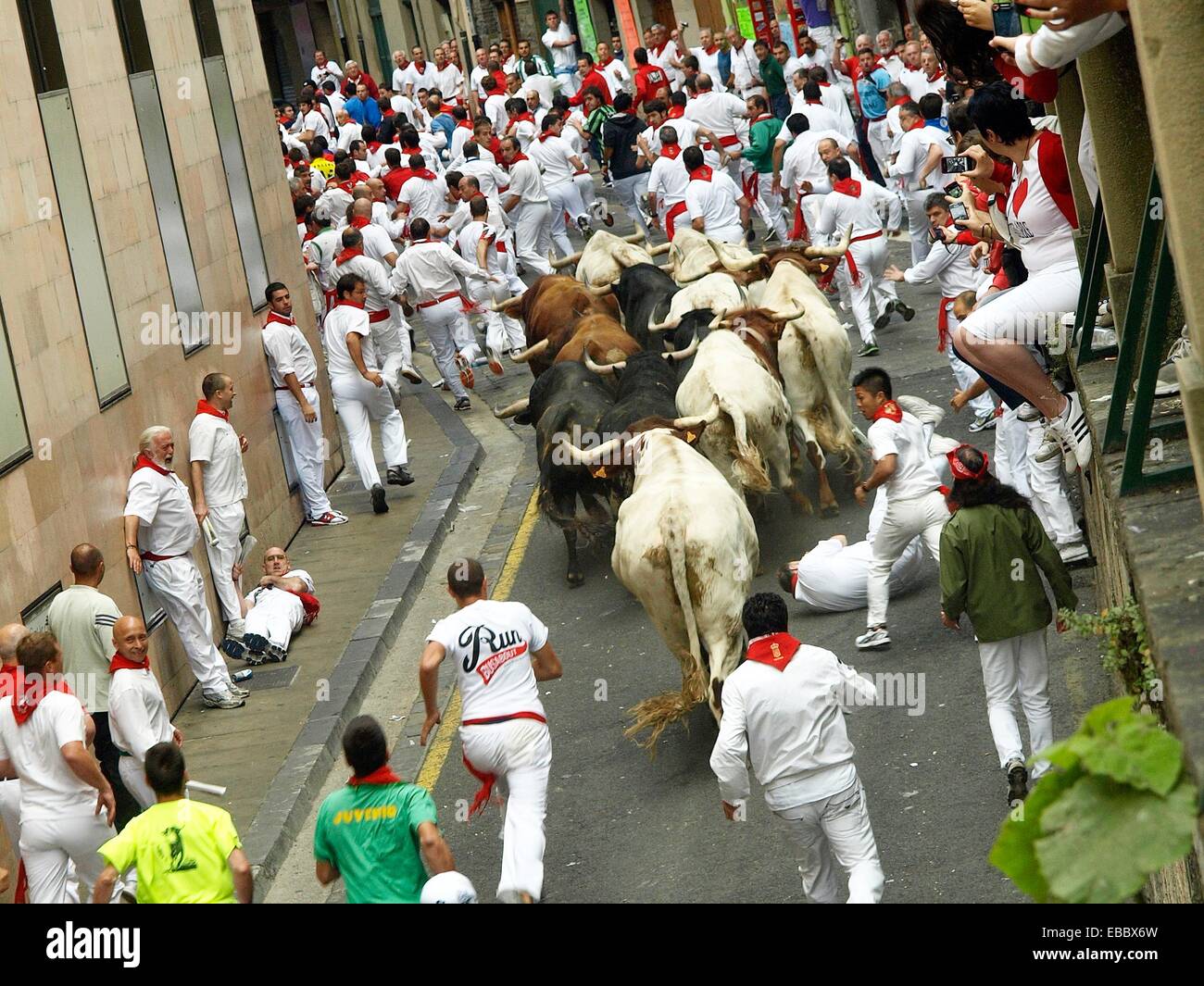 running of the bulls in San Fermin Pamplona 2012 Stock Photo Alamy