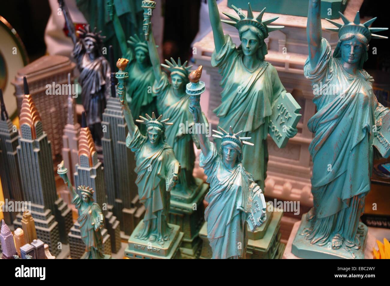 Times square souvenir shop High Resolution Stock Photography and Images