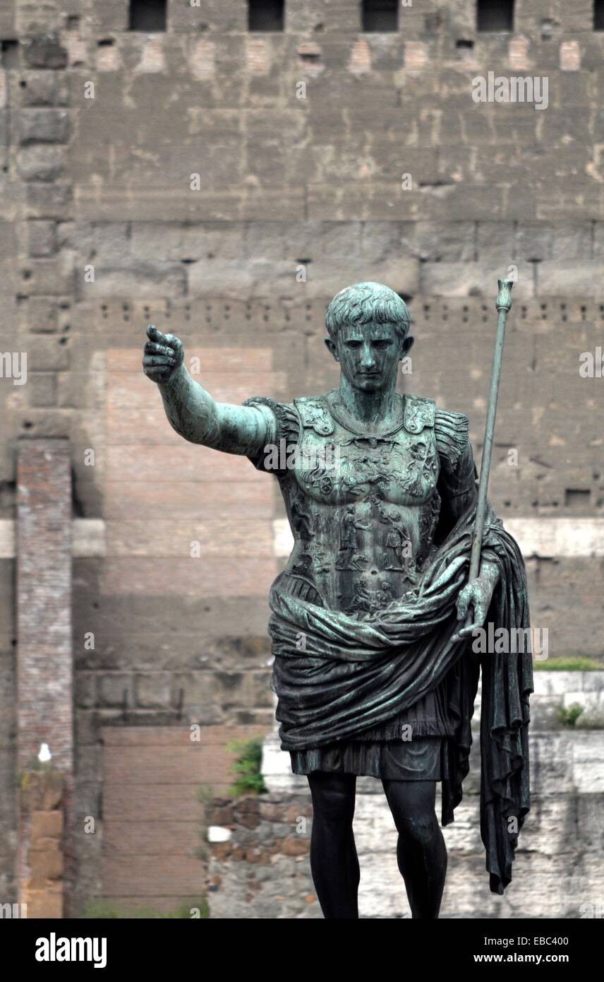 Roma Italy bronze statue of emperor Caesar Augustus along Via dei Fori Imperiali Stock Photo Alamy