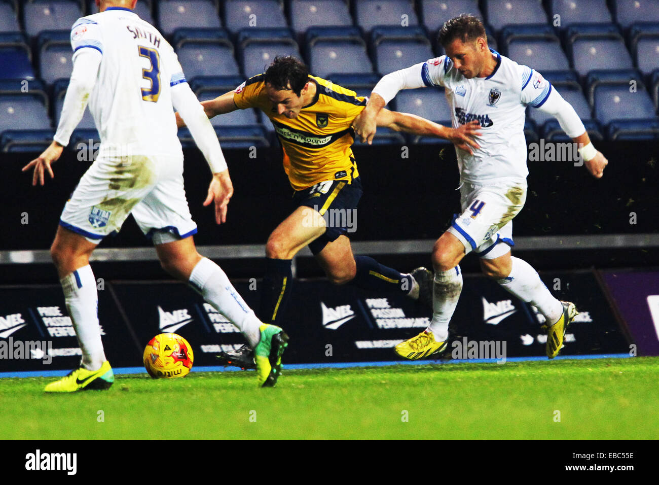 Kassam Stadium, Oxford Job name: sport Notes: FOOTBALL: Oxford United v AFC Wimbledon Pictured here is Oxford 10 Danny Hylton V 4 Dannie Bulman. Catchline: UNITED v AFC Wimbledon Length: double page spread Stock Photo