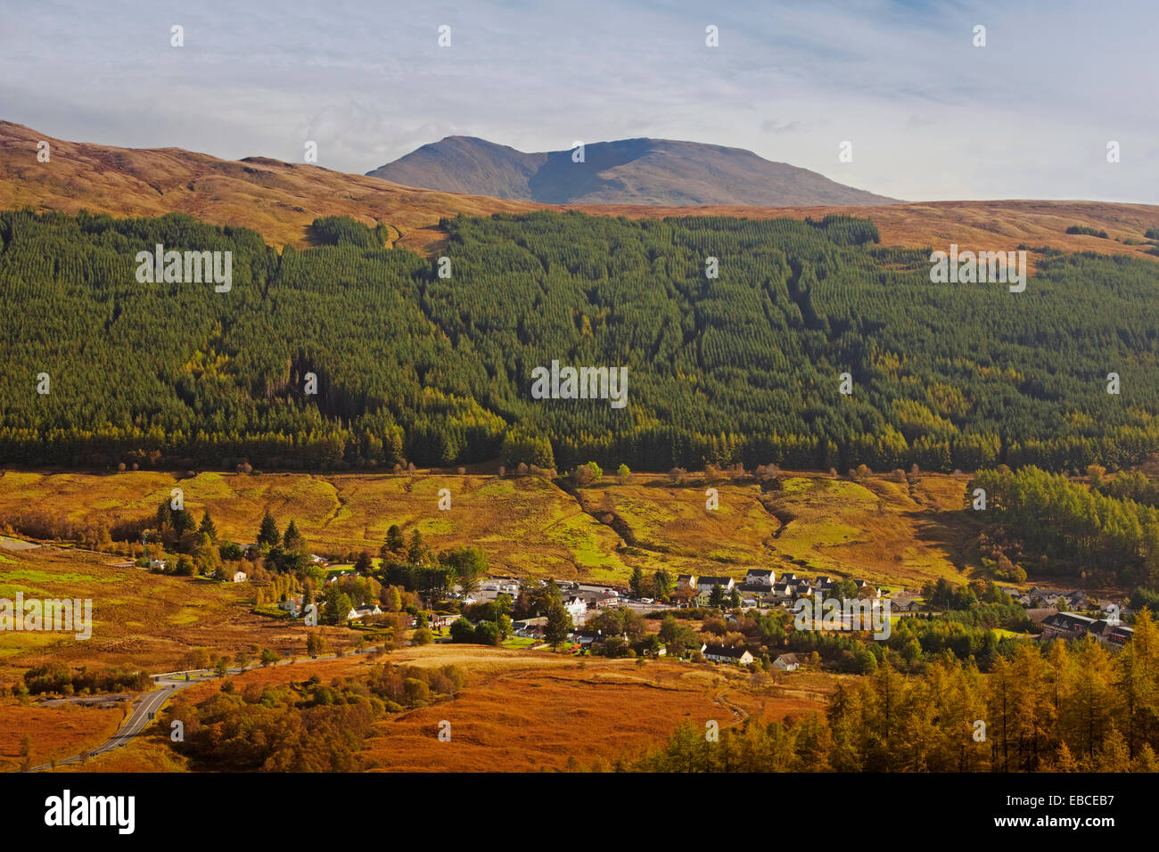 The village of Tyndrum with Beinn Challuim in the background Stock Photo