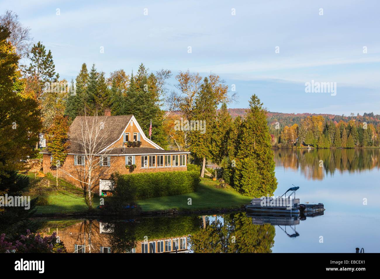House on the shore of Joes Pond, Vermont, USA Stock Photo Alamy