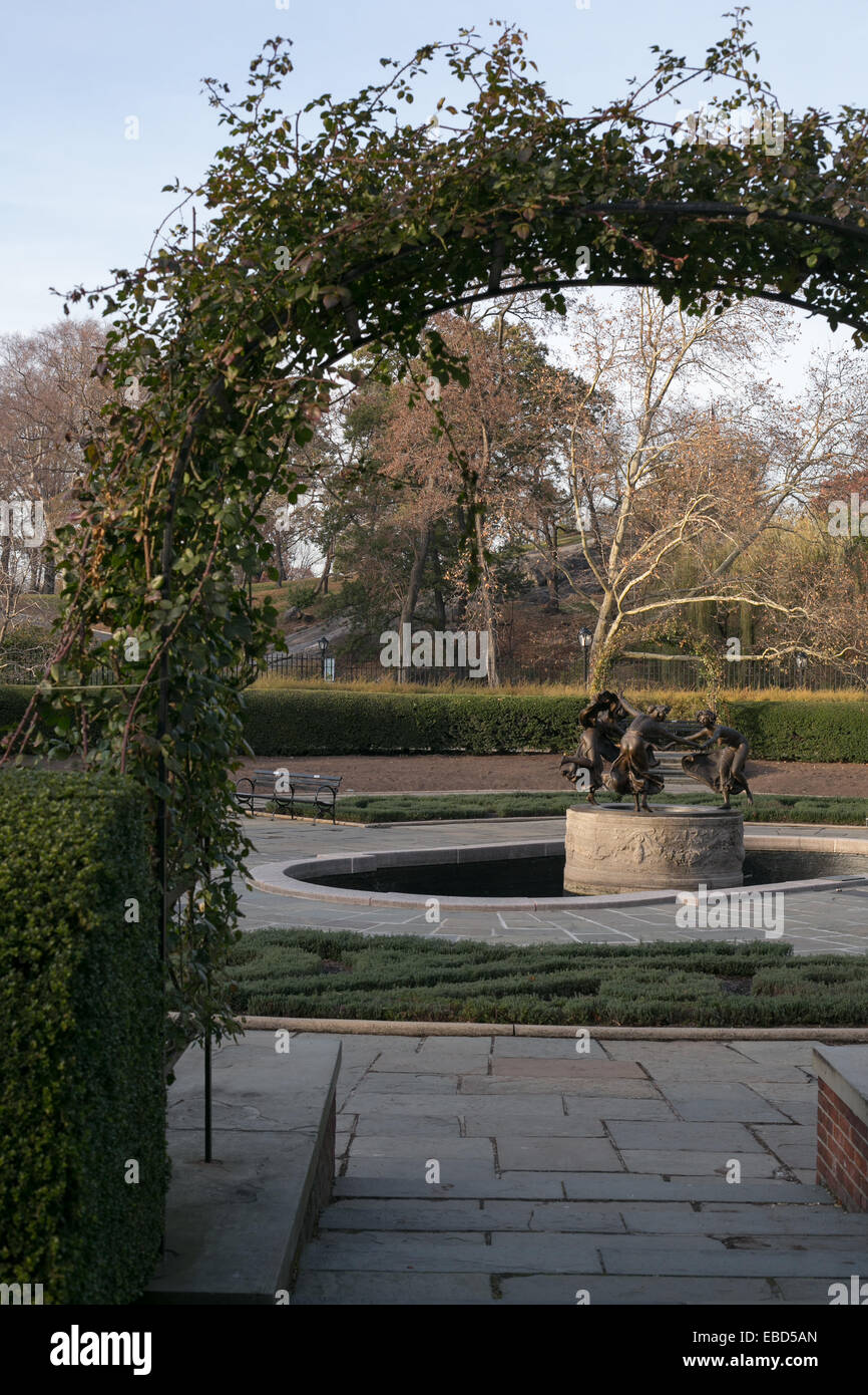 A look at the Untermyer Fountain through a vine covered arch in Central Park, New York City. Stock Photo