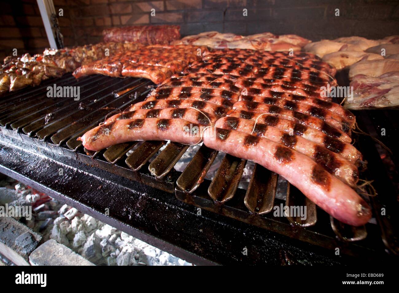 https://c8.alamy.com/comp/EBD689/longanizas-a-la-parrilla-grilled-pork-sausages-spain-EBD689.jpg
