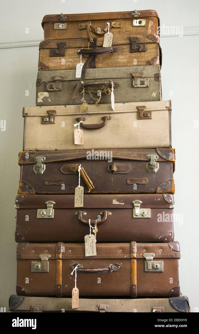 Luggage display hi-res stock photography and images - Page 2 - Alamy
