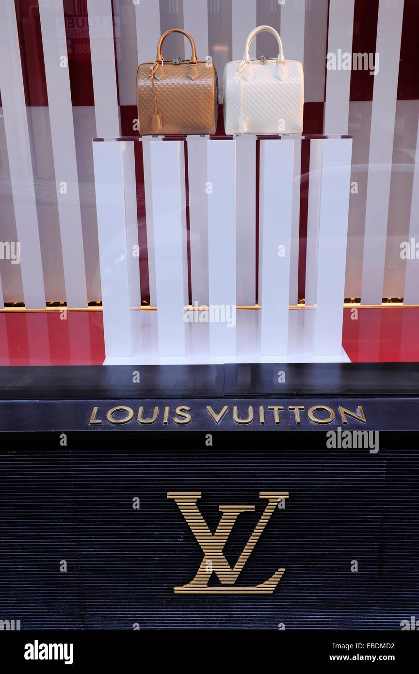 Louis Vuitton 1987 Photo Jean Larivière — Department stores