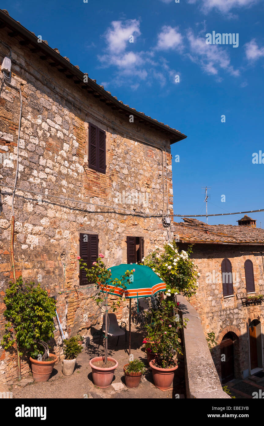 View of building with balcony garden, San Gimignano, Province of Siena, Tuscany, Italy Stock Photo