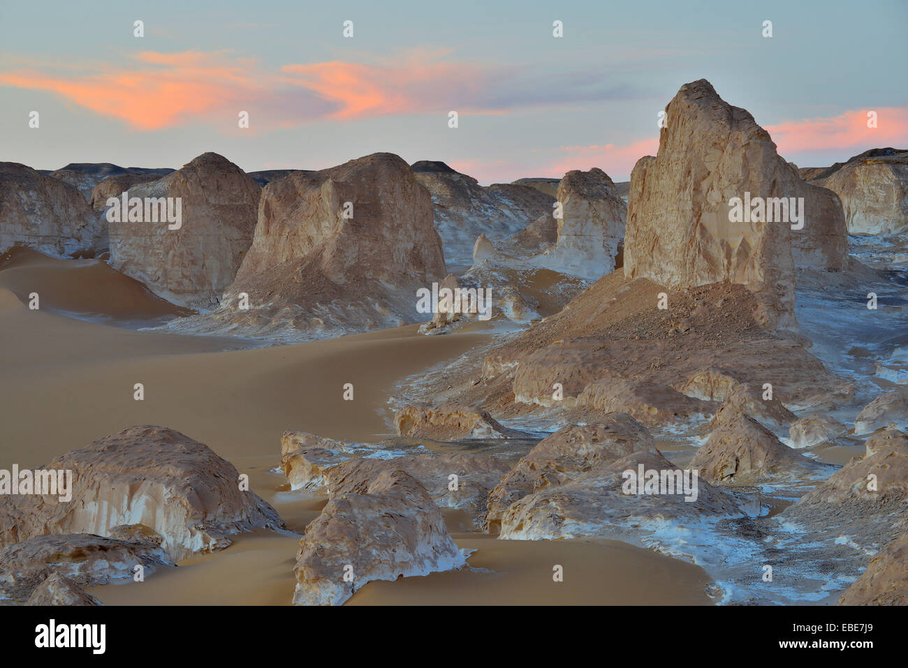 Libya Desert Rocks Rock Formations at Dusk in White Desert, Libyan Desert, Sahara Desert ...