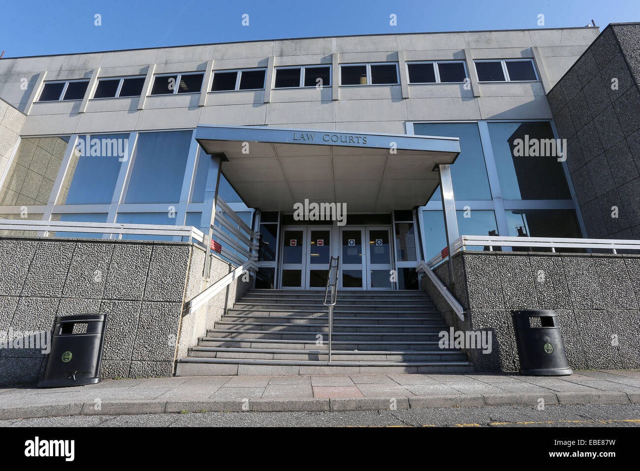 Brighton Magistrates Court. 2014. Picture by James Boardman Stock Photo Alamy