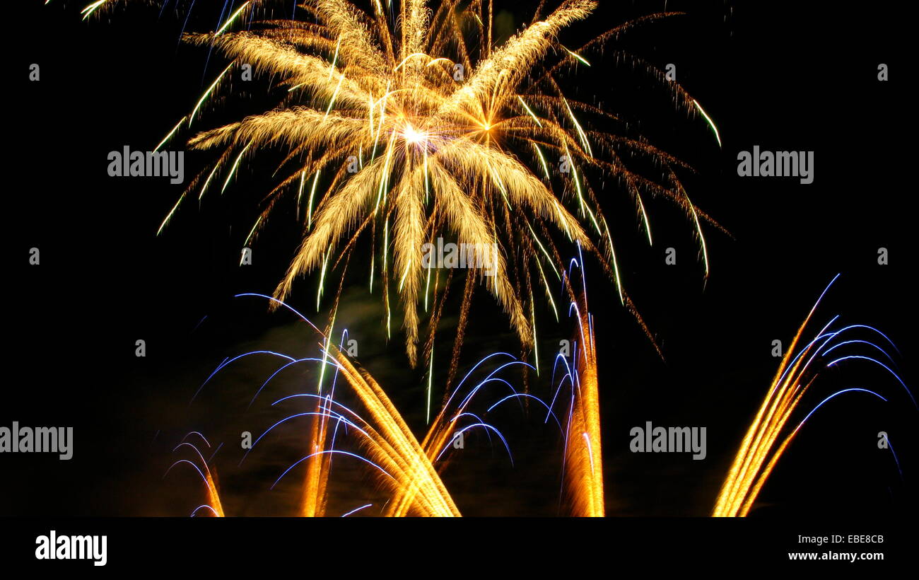 Fireworks exploding at night hi-res stock photography and images - Alamy