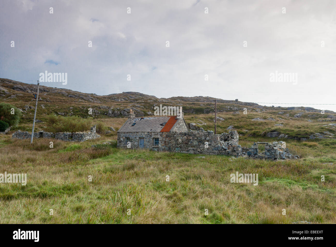 Abandoned cottage by Caolas Stocinis, Loch Stocinis, Isle of Harris, Outer Hebrides, Scotland Stock Photo