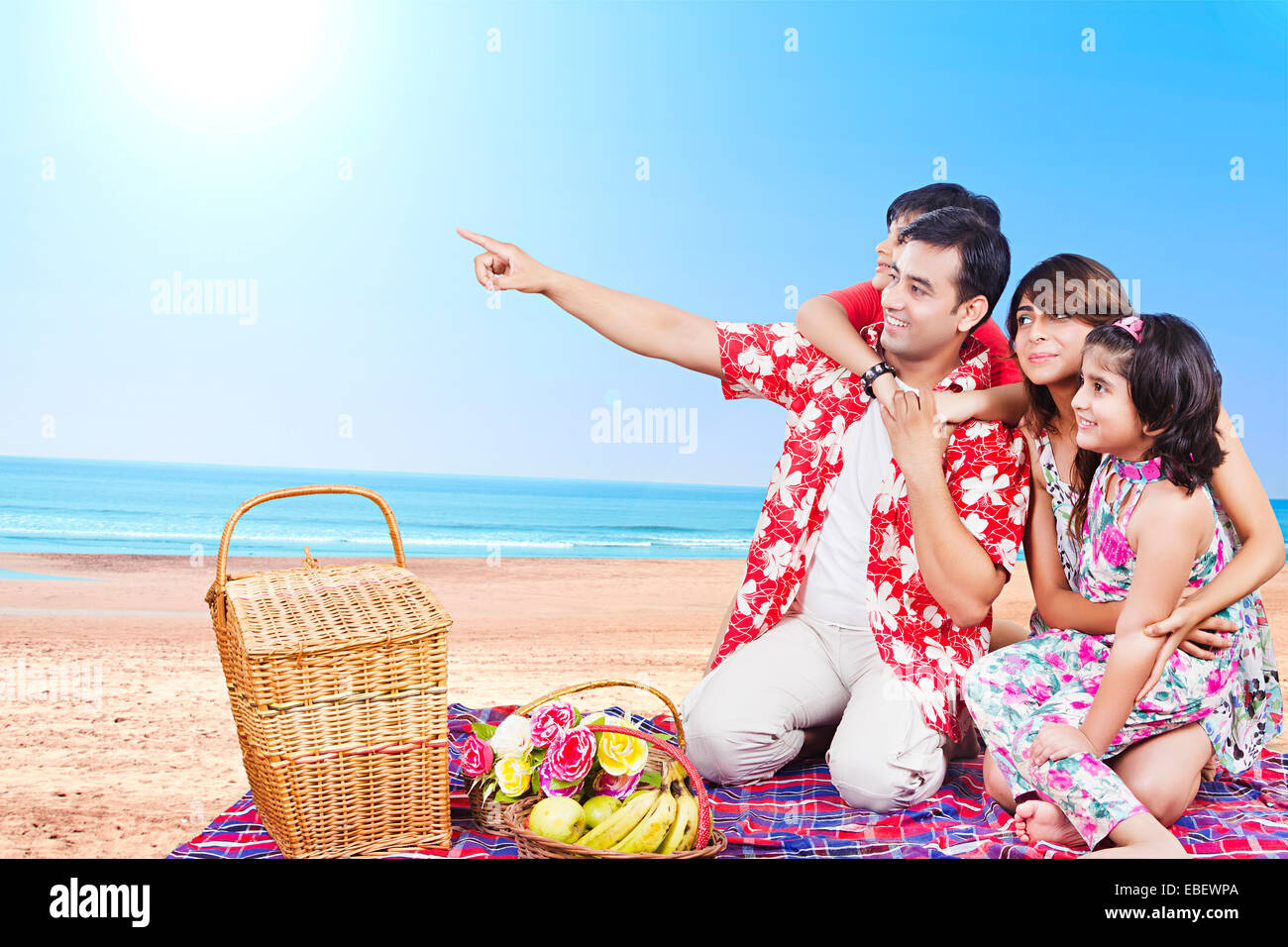 Indian family beach enjoy picnic hi-res stock photography and images ...