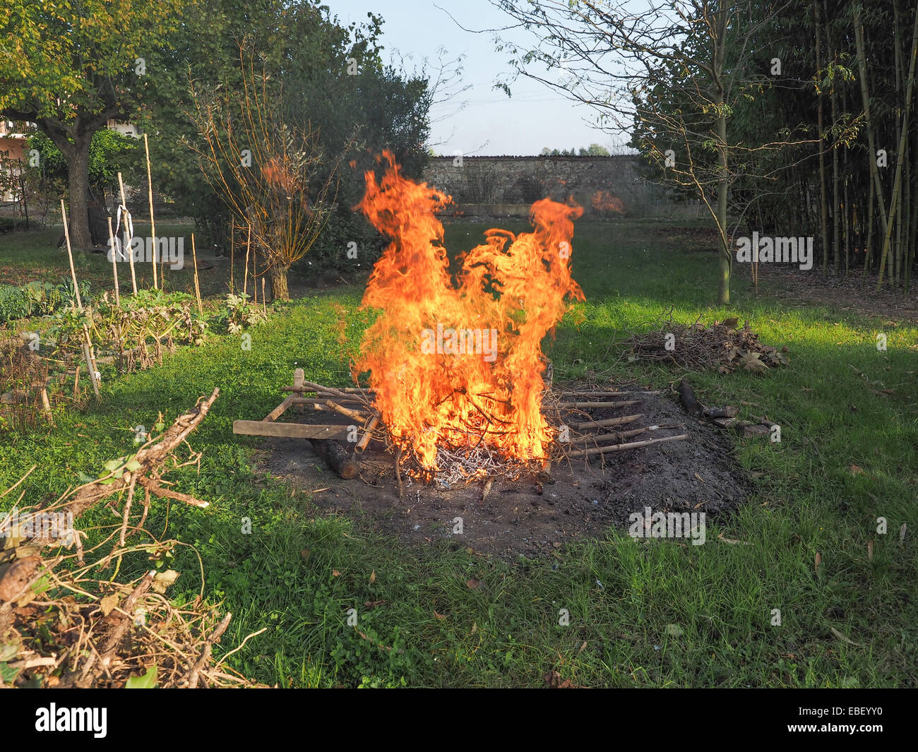 Burning fire flame bonfire hi-res stock photography and images - Alamy