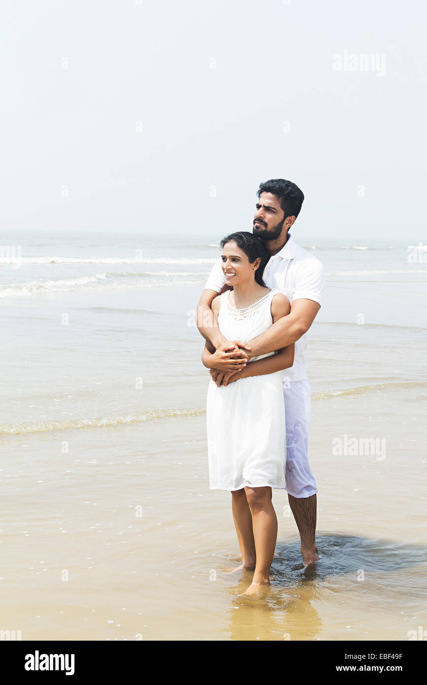 indian Romantic couple beach Stock Photo - Alamy