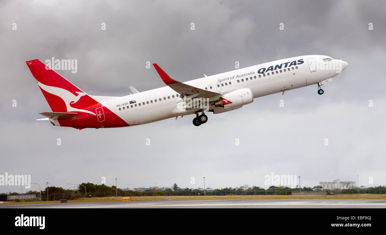 SYDNEY, AUSTRALIA - May 26: A QANTAS 737 jet taking off in Sydney. QANTAS is an airline operating out of Australia. Stock Photo