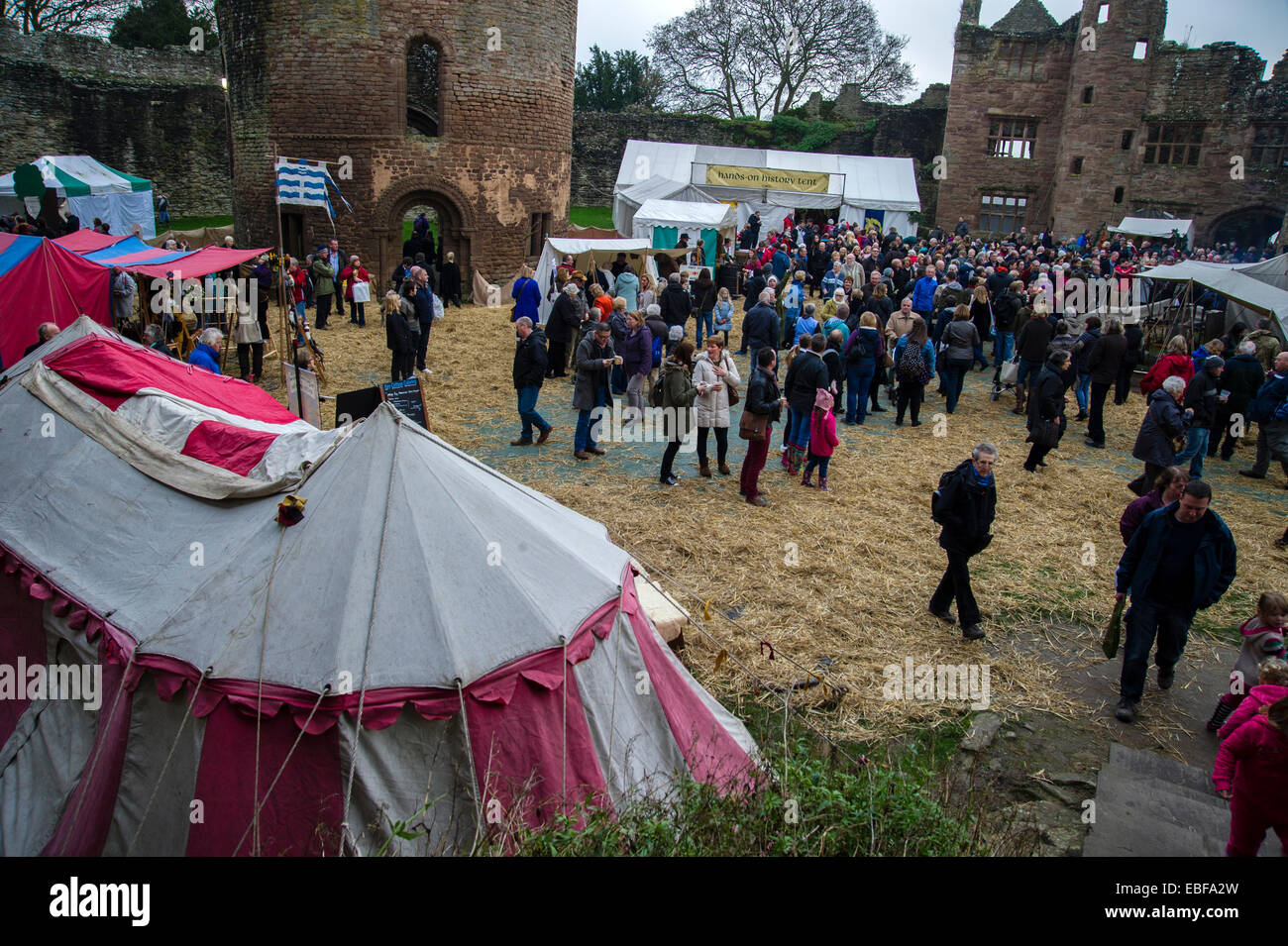 People shopping and enjoying the Ludlow Castle Christmas food and craft fair in Shropshire Stock Photo