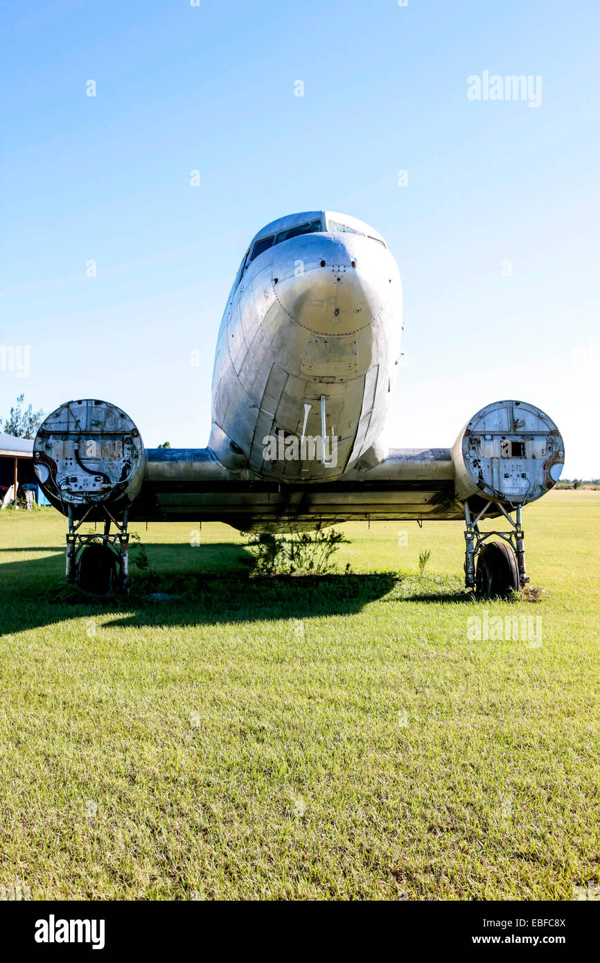A Douglas DC-3 aircraft without engines or wings at an aviation junkyard in Florida Stock Photo