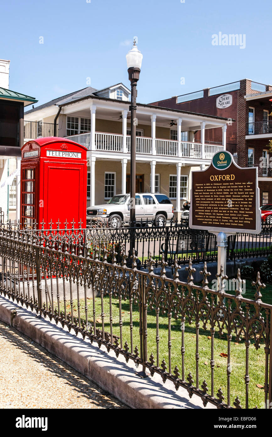 American red telephone booth hi-res stock photography and images - Alamy