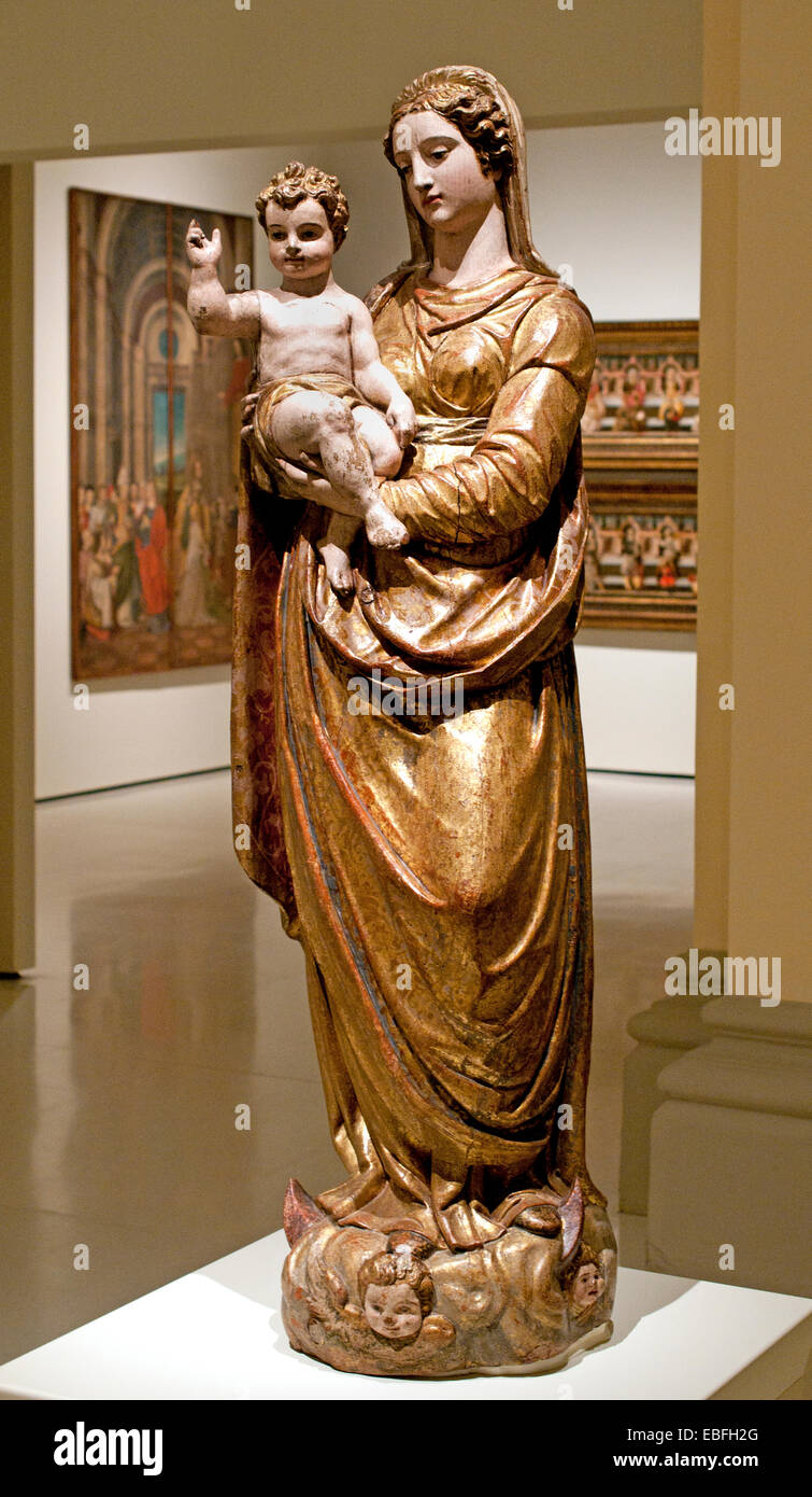 Virgin and Child Renaissance and Baroque Art Jerónimo Hernández de Estrada 1540 – 1586 Spain Spanish wood carving with gold leaf Stock Photo