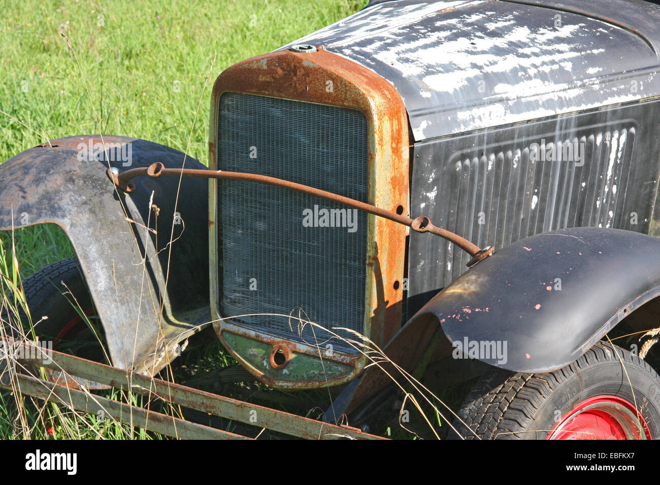 An old rusty truck in a field of green grass Stock Photo - Alamy