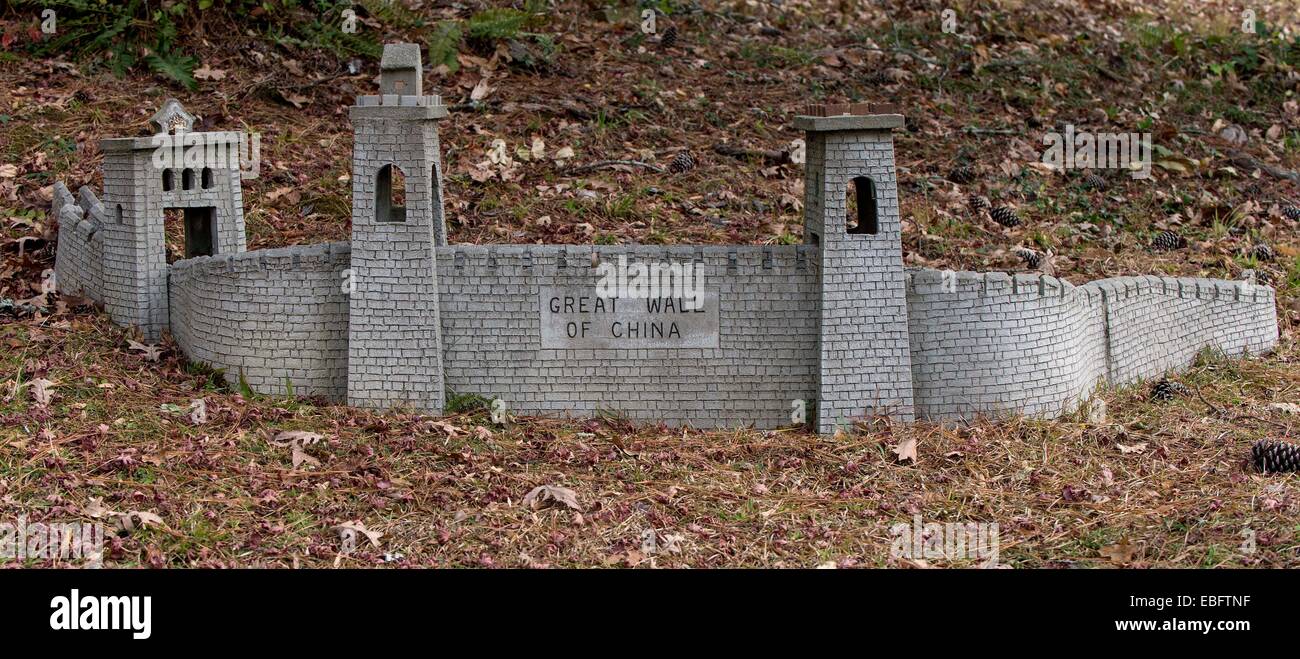 Cullman, Alabama, USA. 30th Nov, 2014. More than 125 miniature