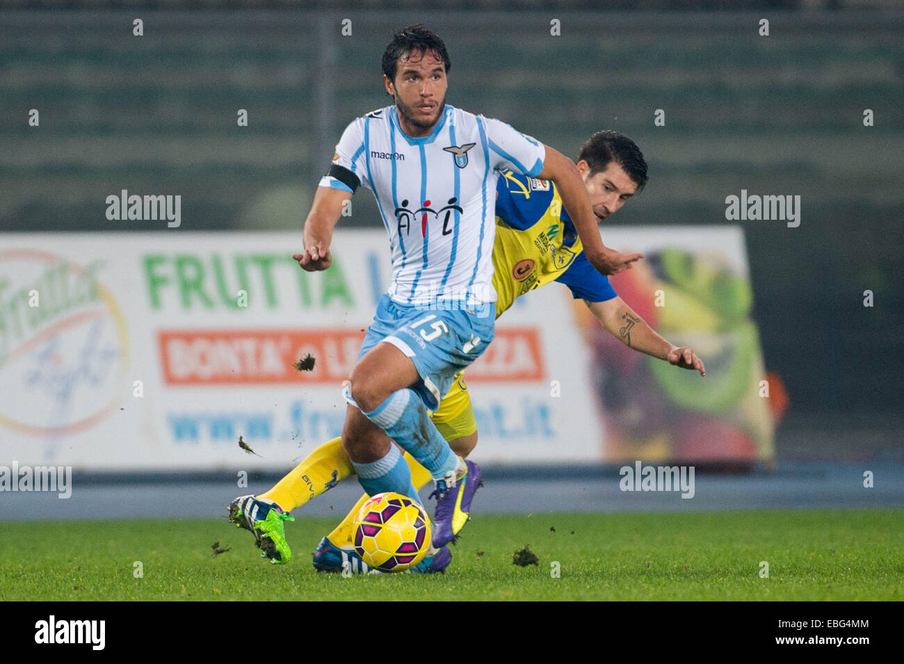 Verona, Italy. 29th Nov, 2014. Alvaro Gonzalez (Lazio), Mariano Izco (Chievo) Football/Soccer : Italian 'Serie A' match between Chievo Verona 0-1 SS Lazio at Stadio Marc'Antonio Bentegodi in Verona, Italy . © Maurizio Borsari/AFLO/Alamy Live News Stock Photo