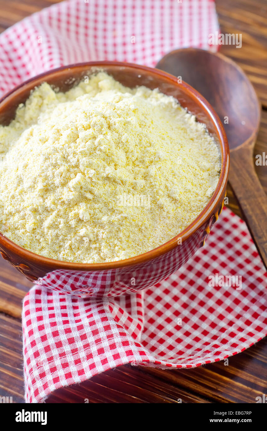 Whole grain yellow cornmeal hires stock photography and images Alamy