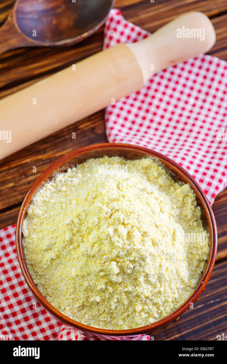 Whole grain yellow cornmeal hires stock photography and images Alamy
