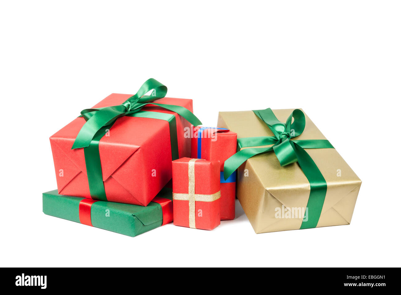 Giáng sinh thật tuyệt vời khi có những món quà đầy ý nghĩa và đẹp mắt để trao tặng người thân và bạn bè. Hãy để hộp quà giáng sinh trên nền trắng thể hiện sự quan tâm và yêu thương của bạn dành cho những người mình yêu thương. Xem ngay hình ảnh để cùng nhấn mạnh ý nghĩa của những món quà này!