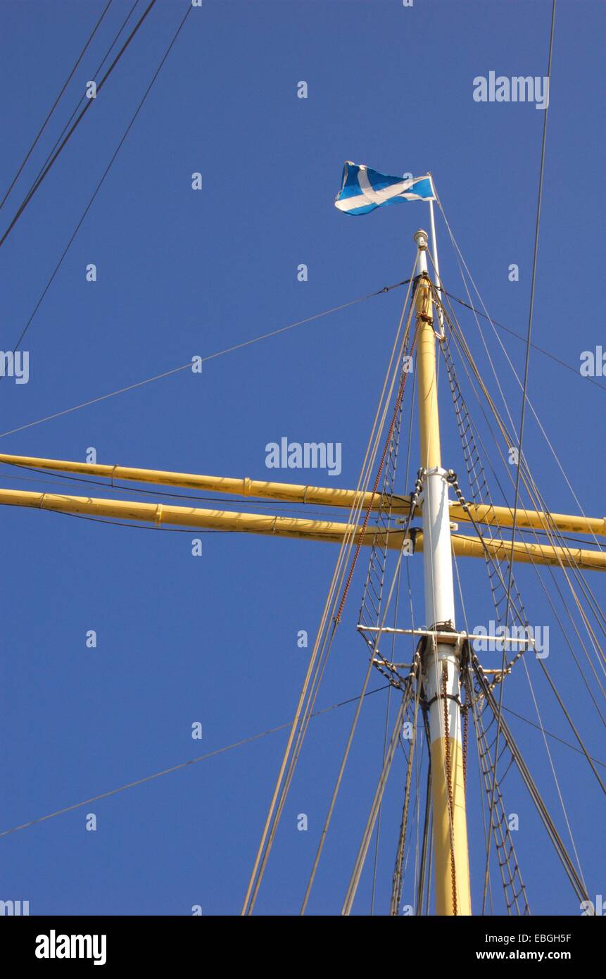 Tall ship mast flag hi-res stock photography and images - Alamy