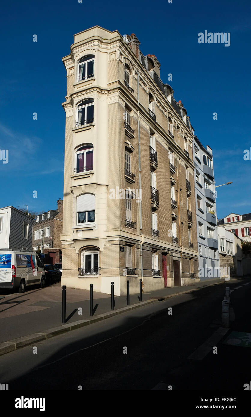 Elegant apartment buildings hires stock photography and images Alamy